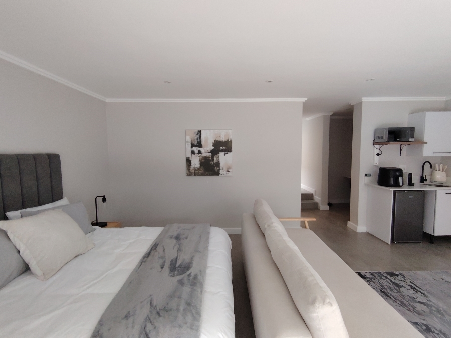 To Let 6 Bedroom Property for Rent in Brackenridge Western Cape